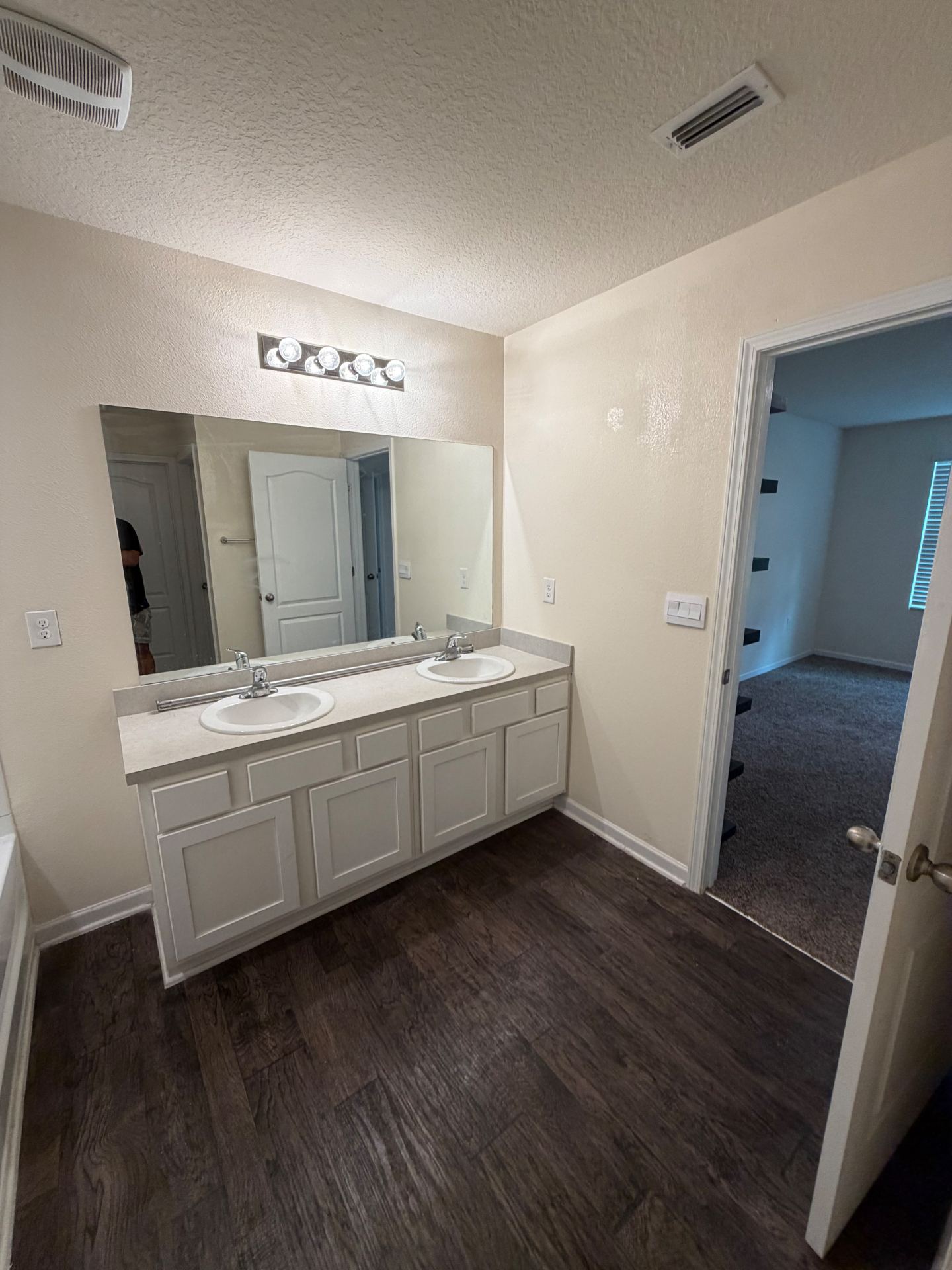 Master Bathroom — Dark Green to Airy Neutral after
