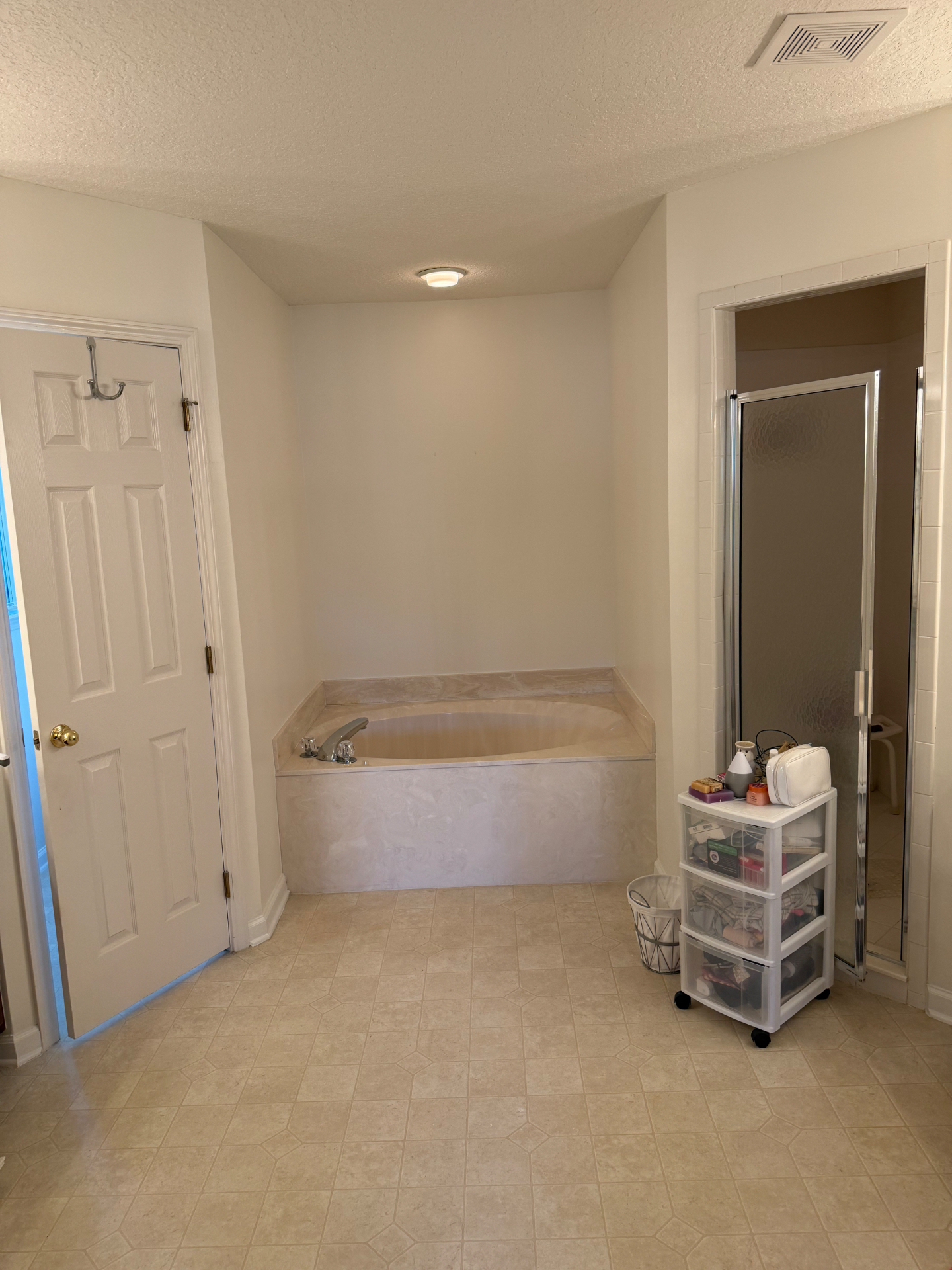 Déborah's Bathroom — Deep Burgundy to Soft Neutral after